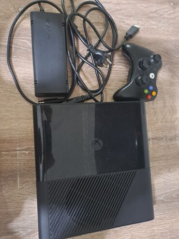 rolu oyun: Xbox 360 
6 oyun əla vəziyyəti 1 pult 
Hər bir televizora qosula bilər