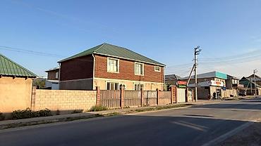 Сдаю двухэтажный дом под бизнес. Площадь - 150 м2, участок 4 соток