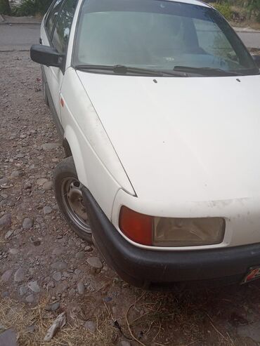 меняю на недвижимость: Volkswagen Passat: 1992 г., 1.8 л, Механика, Бензин, Седан