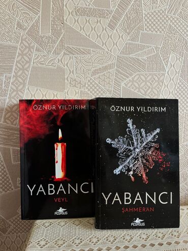 Kitablar və jurnallar: Öznur Yıldırım tərəfindən yazılmış "Yabancı" kitab seriyasının iki