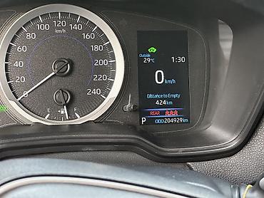 byd e2 2024: Toyota Corolla: 2019 г., 1.8 л, Вариатор, Гибрид — 6