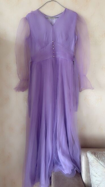 дождевик купить в баку: Bənövşəyi rəngli, zərif şifon maxi don. - Model: V-yaxa, yüksək bel