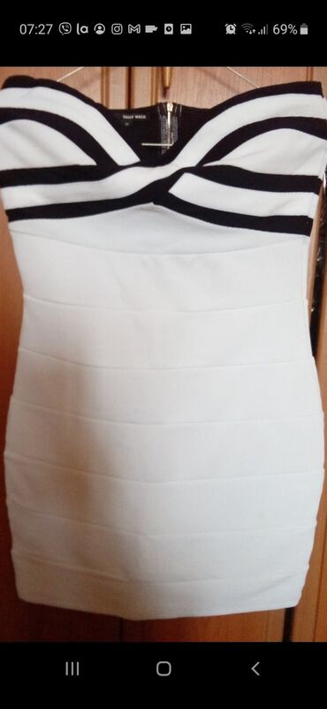 haljina spamukspandexkopcanje sa strane rajfeslus: Haljina bela NOVA TALLY WEIJL sa crnim detaljima, prati liniju tela