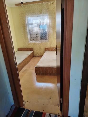 Otaqlar: Kirayə üçün kiçik mənzil/otaqlar Plan: - 2 ayrıca otaq: biri yataq — 1