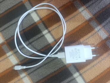 зарядник для телефона: Зарядное устройство Type C. Заряжает обычно