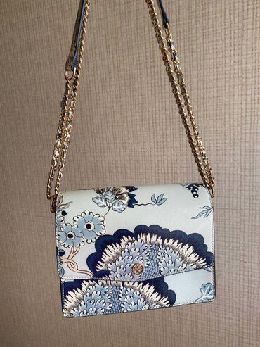 oglaq burcu: "Tory Burch" brend çantası satılır