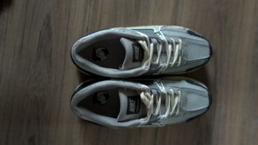 Кроссовки и спортивная обувь: Nike vomero 5 оригинал