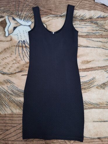 haljina a: M (EU 38), bоја - Crna, Drugi stil, Na bretele
