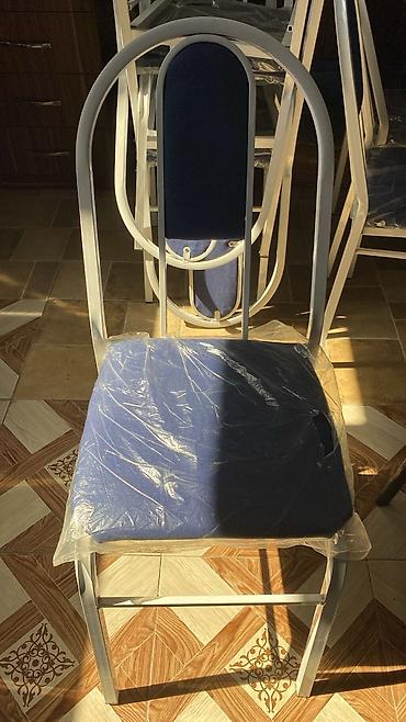 Metal çərçivəli yumru qövs arxalığa malik yumşaq oturacaqlı stullar lalafo.az -da Metal çərçivəli yumru qövs arxalığa malik yumşaq oturacaqlı stullar