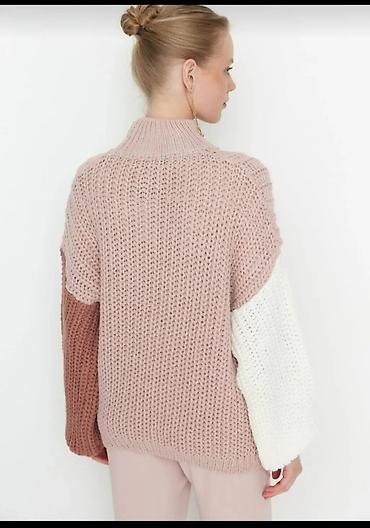 Pencəklər: Ucuz qiymətə hər birinə satıram 1) Qara blazer jakey - Bədən: 34 - — 30