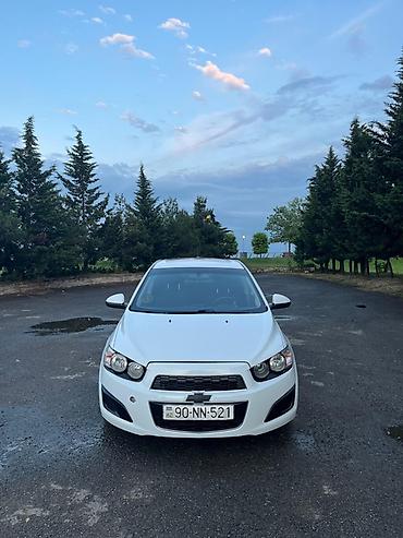 chevralet aveo: Chevrolet Aveo sedan – ağ rəng Əsas xüsusiyyətlər: - Kuzov: 4 qapılı — 1