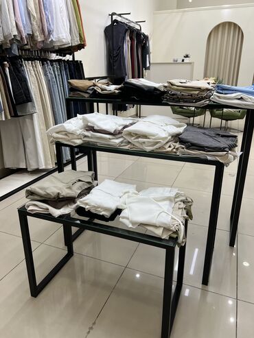 Кронштейны, стойки: Кронштейн Для телефонов и их аксессуаров, Материал: Стекло, С ящиками, Новый — 16