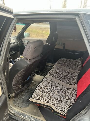 Audi: Audi 100: 1985 г., Механика, Седан — 2