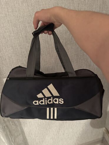 Çantalar: Adidas i̇dman sumkasi i̇ci̇ geni̇sdi̇r zamoklari duzelmedli̇ 5 azn