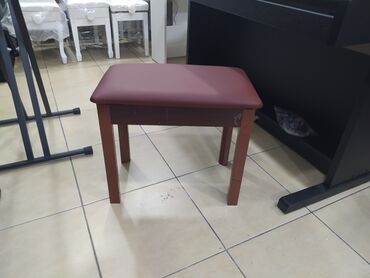 Piano,Röyal Oturacaqlar satılır.Qara,ağ,qəhvəyi rənglərdə