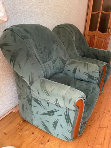 Комплекты диванов и кресел: Б/у, Классический диван, 2 кресла, С подъемным механизмом, Раскладной
