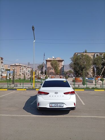 срочно продаю в связи с переездом: Hyundai Sonata: 2018 г., 2 л, Автомат, Газ, Седан