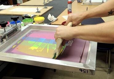 изготовление бумажных пакетов с логотипом бишкек: Шелкография | Кепки, Лайтбоксы, Одежда | Разработка дизайна, Снятие размеров, Изготовление печатей