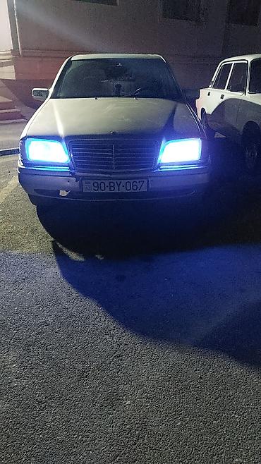 mercedes oturacaqları: Mercedes-Benz 220: 2.2 l | 1995 il Sedan — 3