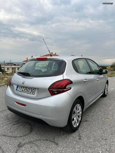 Μεταχειρισμένα Αυτοκίνητα: Peugeot 208: 1.5 l. | 2018 έ. 140000 km. Χάτσμπακ