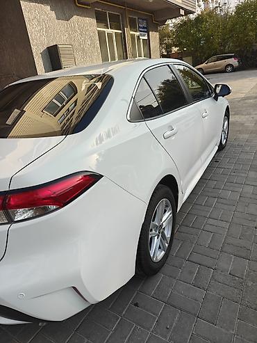 chery indis: Toyota Corolla: 2021 г., 1.8 л, Вариатор, Гибрид, Седан — 4