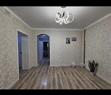 Продажа полдома: Продается двух этажный дом 🏡 Понарамные окна 🪟 250кв 📐 На первом — 20