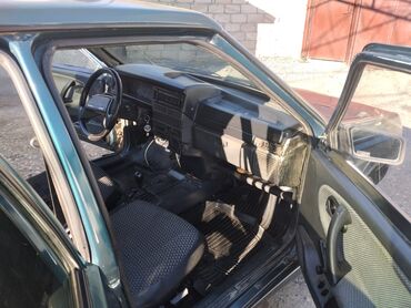 VAZ (LADA): Vaz 2109 hatchback Xüsusiyyətlər: - Kuzov: 5 qapılı hatchback, tünd — 6