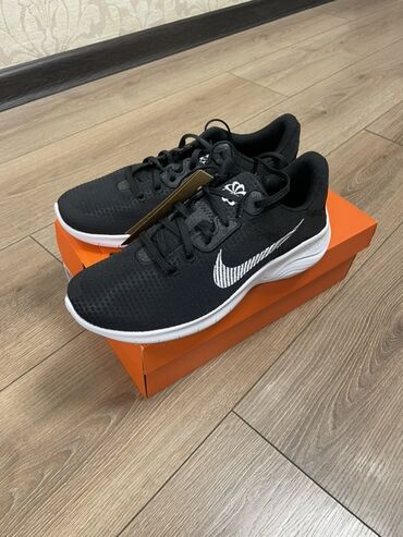 жорданы кроссовки: Кроссовки, 42, Nike, Новый, цвет - Черный