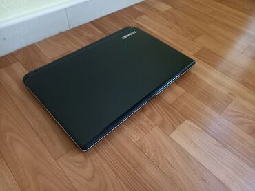 Toshiba: Intel Celeron, 4 GB OZU, 15.6 " — 5