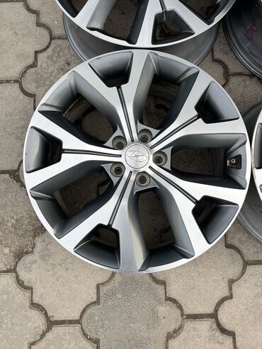 Диски: Литые Диски R 20 Hyundai, Комплект, отверстий - 5, Б/у — 4