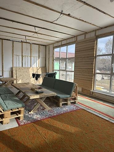 с мебелью: Просторная гостиная-столовая с кухней открытой планировки — 10