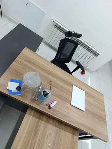 Ofis dəst mebeli: Müasir ofis rəhbər masası dəsti - Dizayn: L formalı iş masası, yan — 6