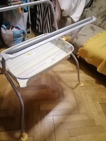 Ostali dečiji nameštaj: Postolje sklapajuće za presflačenje male bebe. Nije pocepano
 Mirjevo — 6