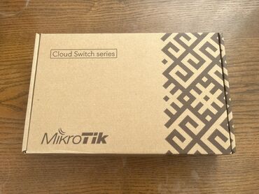 Мониторы: MikroTik CSS610-8G-2S-IN Switch yenidir, test olunub. Managed