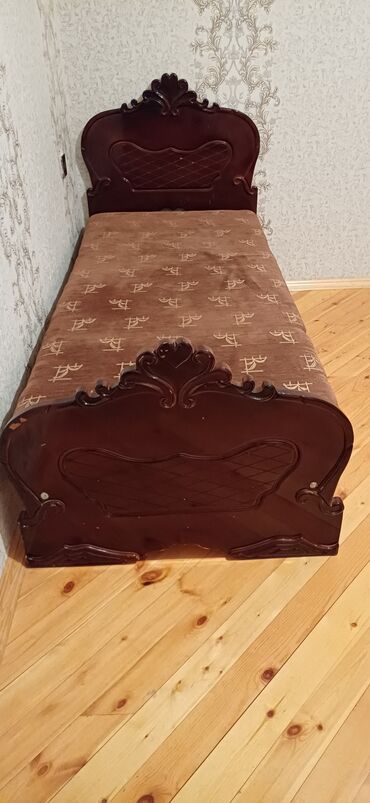 Divan və kreslo dəstləri: İşlənmiş, Təknəfərlik çarpayı, Bazalı, Matrassız, Siyirməsiz, Azərbaycan