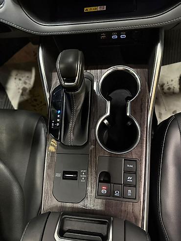подъем: Toyota Highlander: 2023 г., Бензин, Кроссовер — 8