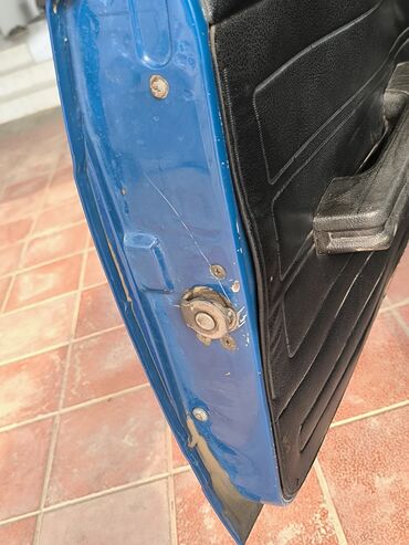 VAZ (LADA): VAZ 2107, mavi rəngli sedan Xüsusiyyətlər: - Kuzov: sedan, klassik — 12