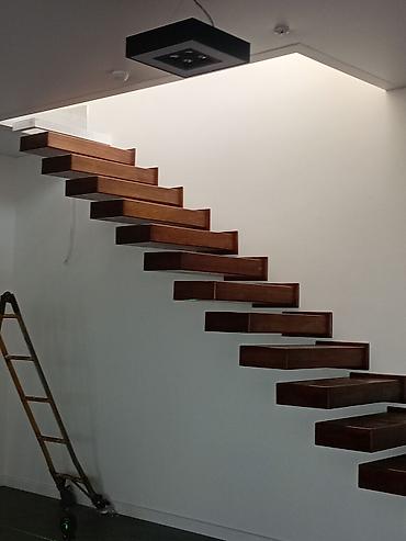 Деревянные лестницы: Деревянная лестница Для дома, Вид дерева: Дуб, Форма лестницы: Г-образная, Стиль: Классический — 5