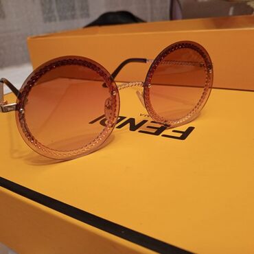 ev üçün açıq qadın şap şapları: Солнцезащитные очки, Fendi, Новый