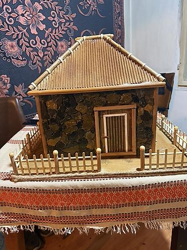 Figurice i makete: Ručno rađena maketa kamene kućice sa dvorištem - Detaljna maketa kuće — 10