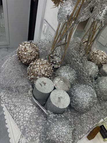 Süni güllər: Her biri satiwda qiymetle bagli wapla elaqe saxlayin — 17