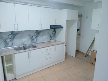 Ofislər: İcarəyə verilən ofis sahəsi. Babek pr 31, ağ şəhər ctiy park ilə — 24