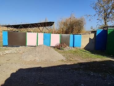 Распашные ворота: Продается дом, в доме четыре комнатыверанда,душ с туалет, есть at lalafo.kg — 26 Распашные ворота: Продается дом, в доме четыре комнатыверанда,душ с туалет, есть — 26