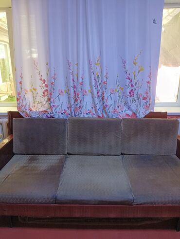 советский диван раздвижной: Продаю два раздвижных дивана,производство СССР . состояние нормальное
