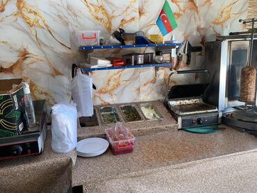 Digər restoran, kafe avadanlığı: Kafe/restoran üçün avadanlıqlar paketi Tərkib: - Vitrin soyuducu — 10