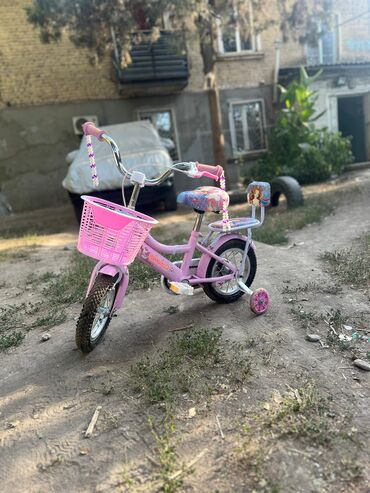 трёхколёсный самокат детский: Детский велосипед, 4-колесный, 4 - 6 лет, Для девочки, Б/у