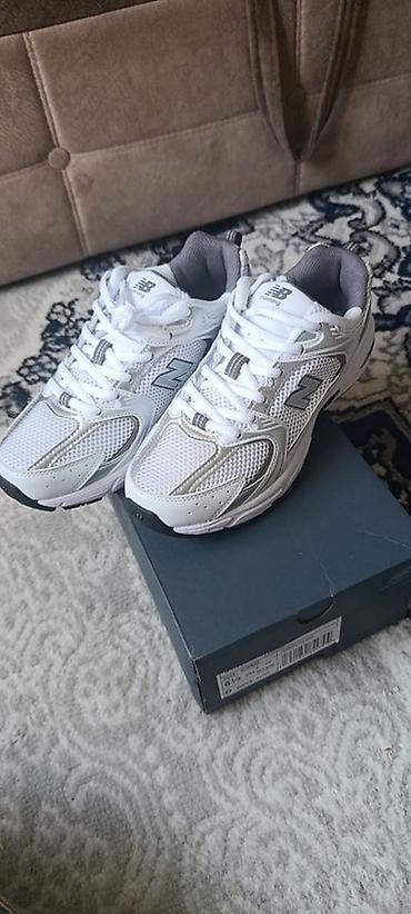 футболка боди: Мужские кроссовки, 39.5, New Balance, Новый, цвет - Белый, Самовывоз, Платная доставка — 1