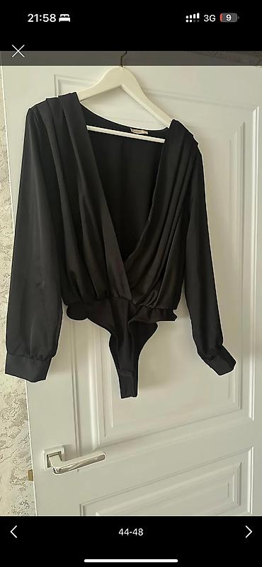 Брючные костюмы: Женская одежда, покупала в Дубаи/Италии, размер s/m/L до 42-44. Вся — 23