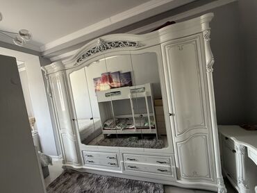 Кийим салуучу шкафтар: Кийим салуучу шкаф, Колдонулган, Түз, МДФ