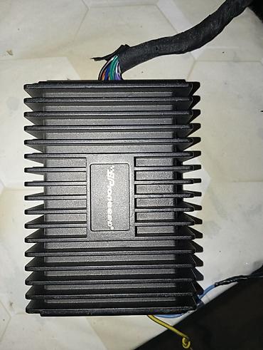 Pioneer markalı avtomobil audio gücləndiricisi - Kompakt, yivli